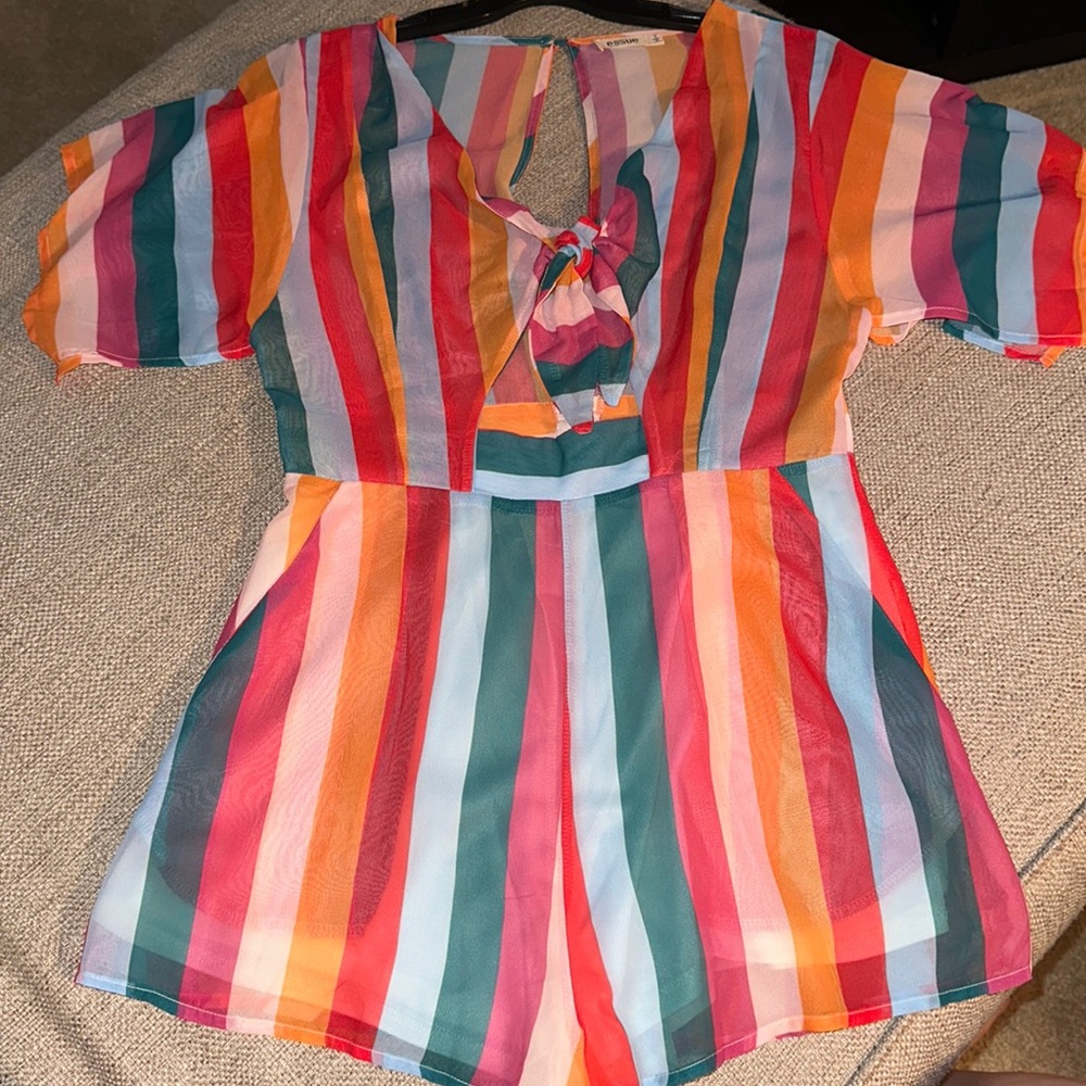New cutout tie front stripe essue romper size small